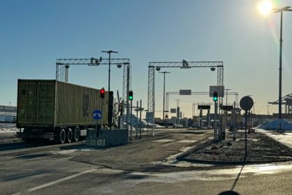Finlandia: Puerto de Vuosaari inaugura sitio que mide, pesa y fotografía vehículos