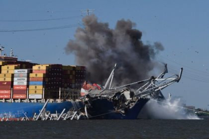 Puerto de Baltimore: Hacen detonaciones controladas para liberar buque Dali