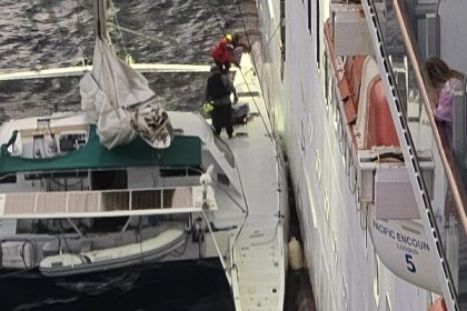 Crucero Pacific Encounter rescata náufragos cerca de Nueva Caledonia