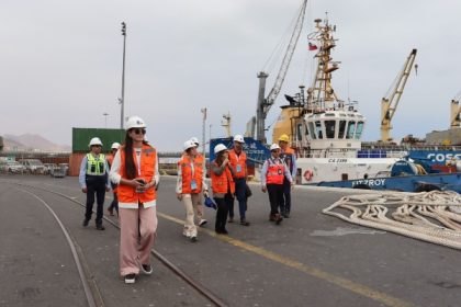 Puerto Antofagasta expone ventajas a enviados de Paraguay, Brasil y Guatemala