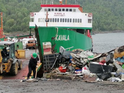 Grupo Skorpios y AquaChile retiran 200 toneladas de residuos metálicos desde Puerto Aguirre