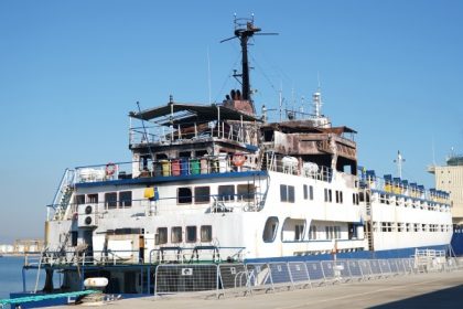 Puerto de Tarragona consigue vender barco abandonado Elbeik