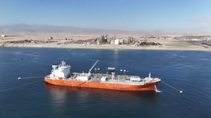 Enaex desembarca 10 mil toneladas de amoniaco azul en terminal marítimo de la bahía de Mejillones
