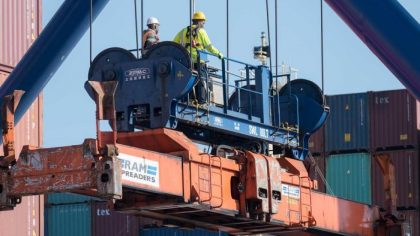 Sindicato portuario de la costa este de Estados Unidos adopta postura sobre nuevo contrato laboral