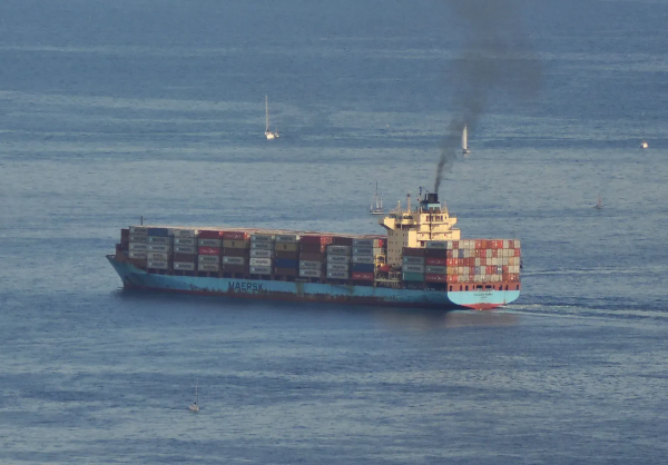 Maersk navega por el Mar Rojo y estrecho de Bab el-Mandeb por primera vez en casi 2 años