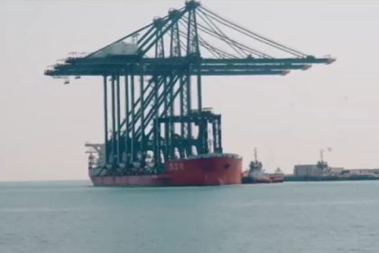 Saudi Global Ports recibe nuevas grúas para King Abdulaziz Port Dammam