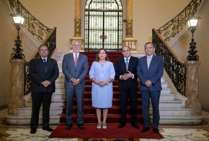 Presidenta peruana proclama nuevas leyes de cabotaje y puertos