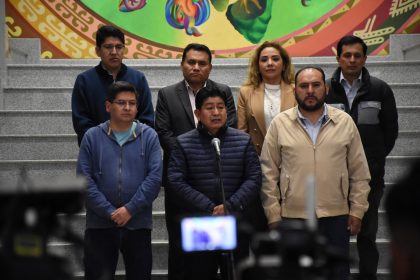 Presidente de Bolivia logra acuerdo con transportistas y evita paro