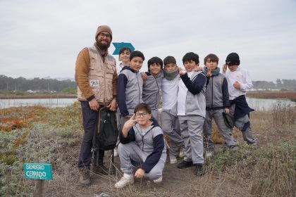EPSA realiza jornada de limpieza del Humedal Lagunas Ojos de Mar de Llolleo junto a alumnos del colegio José Luis Norris