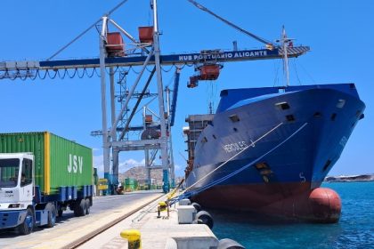 Puerto de Alicante estrena línea semanal de mercancías con Turquía