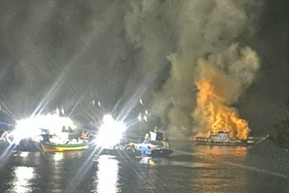 Incendio de barcaza en Melinka deja un herido grave