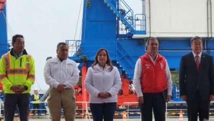 Presidenta del Perú participa de ceremonia de recepción de primeras grúas del Puerto de Chancay