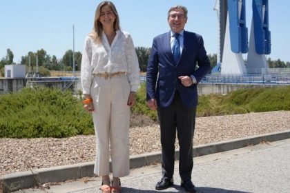 Autoridades visitan obras de planta fotovoltaica en Puerto de Sevilla