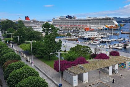 Puerto de Vigo celebra doble recalada de cruceros
