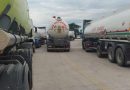Bolivia: Camiones cisternas permanecen varados por bloqueos en frontera con Argentina