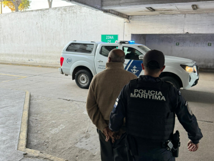 Policía Marítima detiene en Puerto de San Antonio a transportista por falsificación de instrumento público