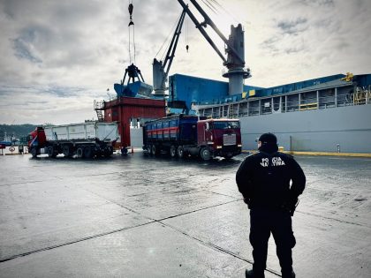 Policía Marítima fiscaliza desembarque de 13.950 toneladas de fertilizantes en Puerto Chincui