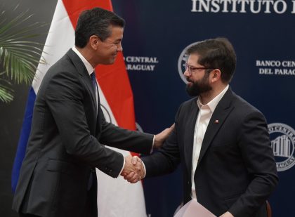 Presidente Gabriel Boric afirma como "proyecto prioritario" corredor vial bioceánico con Paraguay
