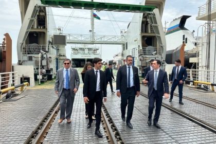 Delegación de Confederación Nacional de la Industria de Brasil visita Puerto de Bakú
