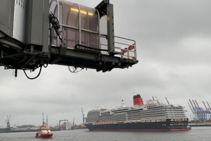 Puerto de Hamburgo recibe primera visita del Queen Anne