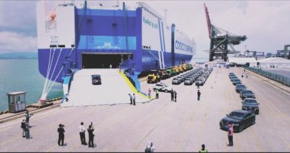Car carrier de doble combustible GNL de Cosco Shipping zarpa en viaje inaugural