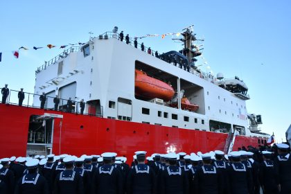 Asmar entrega a Armada de Chile primer buque rompehielos fabricado en el Pacífico Sur