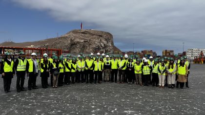 Academias Diplomáticas de Chile y Perú visitan Puerto de Arica