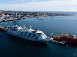 Trabajadores de portuarias estatales chilenas rechazan fin de glosa presupuestaria que beneficia a puertos públicos