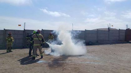 Bomberos de Arica capacita a 100 trabajadores del Terminal Puerto Arica en prevención y control de incendios