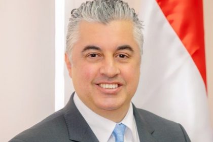 Egipto mantiene a Walid Gamal El-Din como presidente de la Autoridad General de la Zona Económica del Canal de Suez