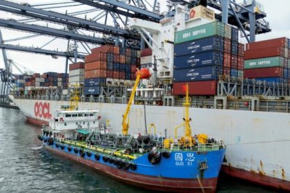 OOCL hace primera operación de suministro de biocombustible en Hong Kong