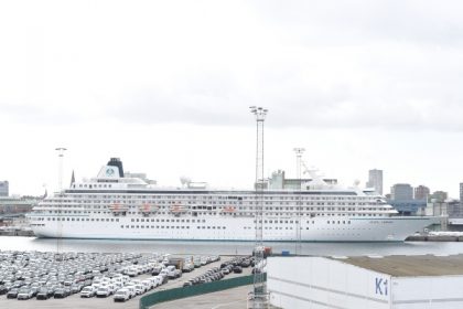 CMP da primera bienvenida a buque de Crystal Cruises