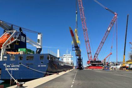 Francia: Palas de proyecto EFGL arriban a Port La Nouvelle