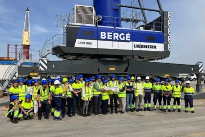 Bergé recibe en Puerto de Tarragona segunda grúa Liebherr adquirida dentro de plan de modernización