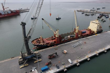 Terminal Puerto Arica recibe nueva grúa fabricada en Alemania