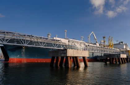 Refinería polaca amplía contrato para uso exclusivo de terminal de transbordo de GNL en Lituania