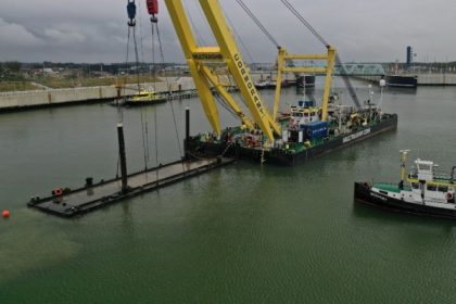 Países Bajos: Multraship recupera barcaza grúa hundida en Puerto Exterior de Terneuzen