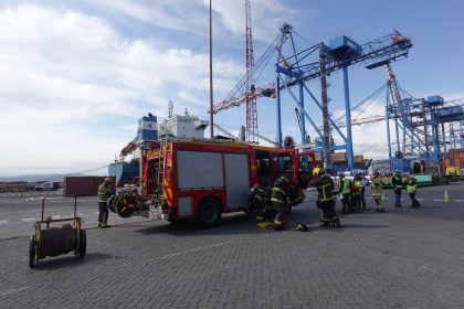 TPS realiza simulacro de derrame de carga peligrosa con apoyo de bomberos