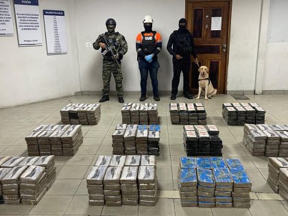 Panamá: Policía descubre paquetes de droga escondidos en contenedor