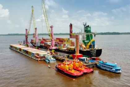 Muelle flotante de Chibatão atiende primer buque