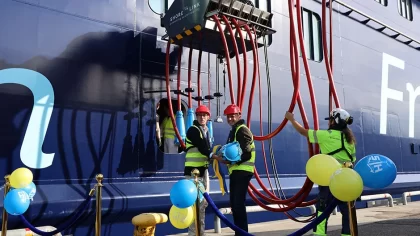 Estocolmo inaugura el primer sistema de conexión eléctrica terrestre para cruceros en Suecia