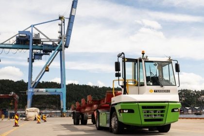 Yilport Oslo prueba tractor eléctrico de terminal en colaboración con Maritime Truck