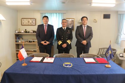 Armada de Chile y Dirección de Obras Portuarias del MOP firman convenio de colaboración técnica