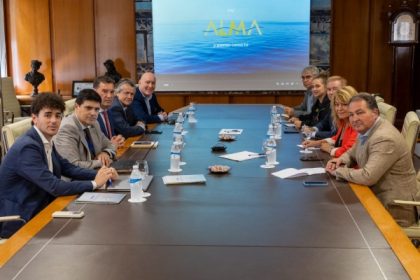 Autoridades del Puerto de Huelva se reune con ejecutivos de Alma Cruceros