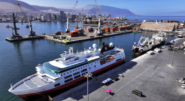 Puerto de Iquique inicia temporada de cruceros 2024-2025 con recalada del Fram