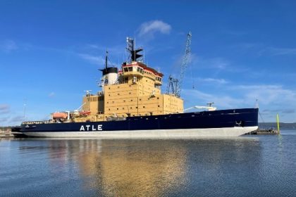 Suecia: Puerto de Norrköping recibie al rompehielos Atle para reparaciones