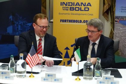 Ports of Indiana y Port of Cork Company firman acuerdo para fortalecer cooperación comercial