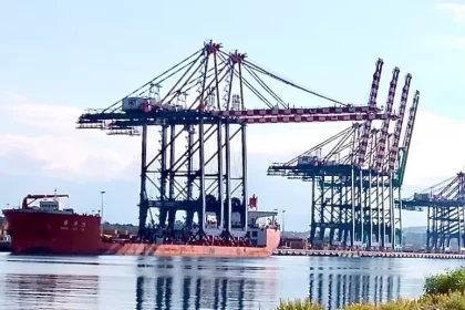 Puerto de Gioia Tauro recibe las dos últimas grúas STS para completar 25 unidades en el MedCenter Container Terminal