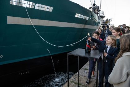 Bautizan en Francia velero de carga Anemos