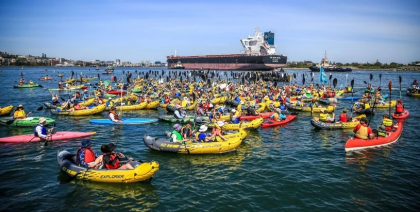 Protesta en Australia obliga a buque a abortar llegada al Puerto de Newcastle